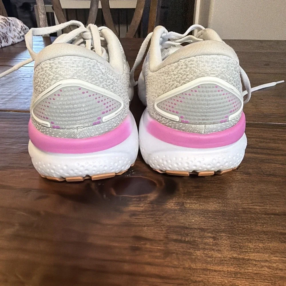 Brooks Ghost 16 Womens 9.5 B White Blue Pink Running Walking Shoes